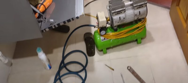 Máy thông tắc bồn cầu lo xo