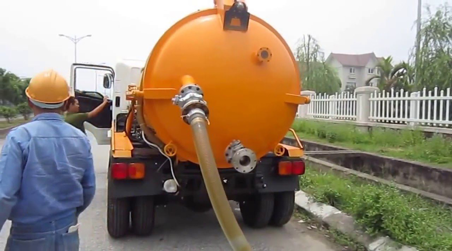 Hút bể phốt chân không